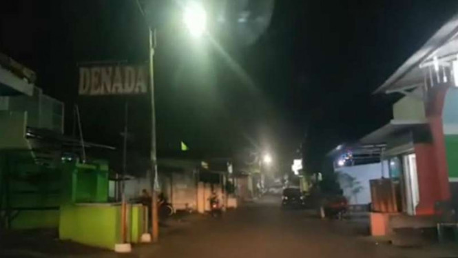 Suasana malam di kompleks Sunan Kuning Semarang.