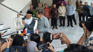 Cawapres Ma'ruf Amin bertemu Wapres Jusuf Kalla di kantornya