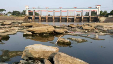 Debit Sungai Cisadane Menyusut