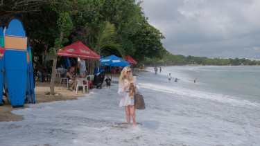 Gelombang Tinggi di Pesisir Selatan Bali