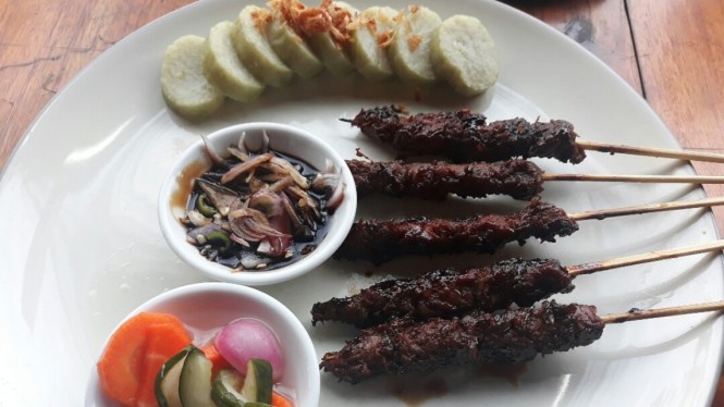 Sate daging domba di Gourmet Sate House, Kuta, Bali.