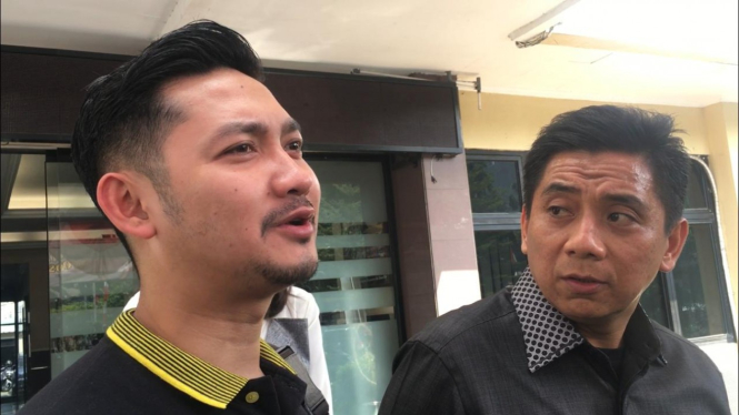 SuamI Dewi Perssik, Angga Wijaya dan pengacara Sandy Arifin.