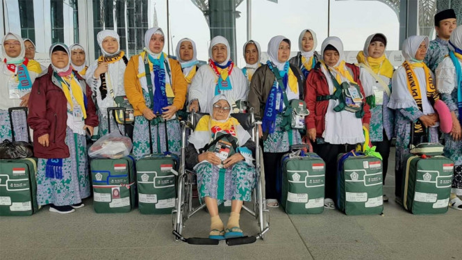 Kedatangan Jamaah Calon Haji Indonesia Kloter Pertama Surabaya 1