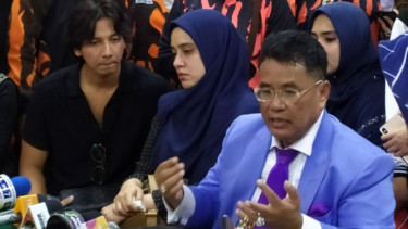 Hotman Paris, Fairuz dan suaminya di Komnas Perempuan.