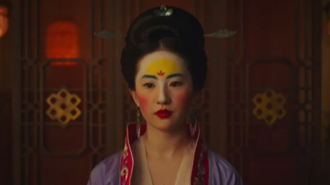 Liu YiFei sebagai Mulan.