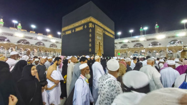 Ribuan Jamaah Haji Lakukan Thawaf