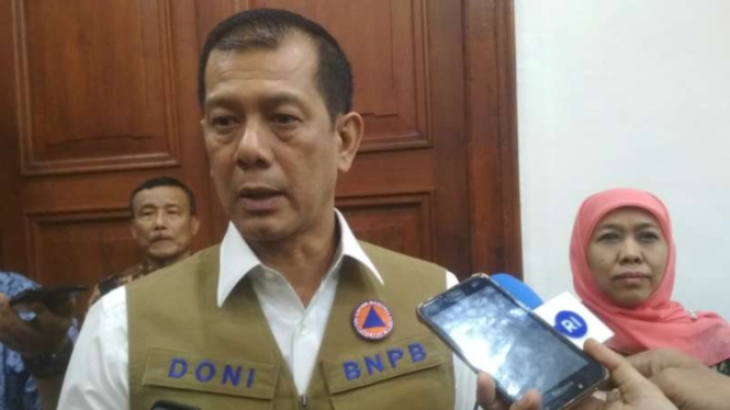 Kepala BNPB Letjen TNI Doni Monardo di Gedung Negara Grahadi Surabaya, Jawa Timur, pada Kamis malam, 11 Juli 2019.