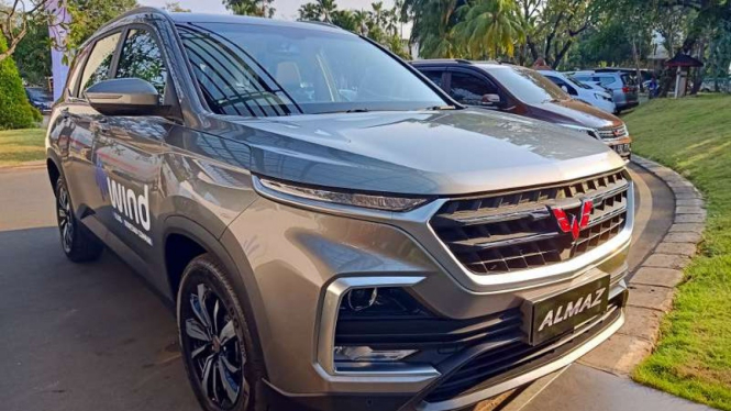 Wuling Almaz