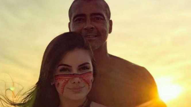Romario bersama Ana Karoline Nazario.