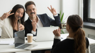5 Signs You're a People Pleaser