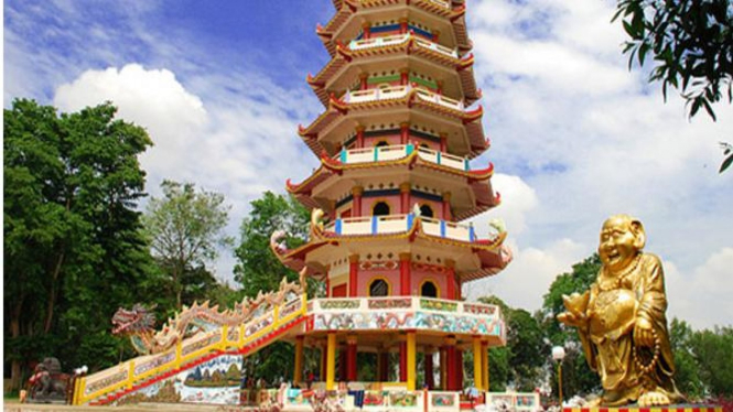 VIHARA YANG ADA DI PULAU KEMARO