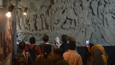 Pameran seni di bekas bandara Internasional Kemayoran