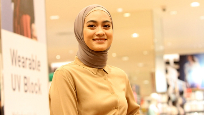  Varian Woman Fashion ala Laura Basuki, Ayudia, & Vanessa Prescilla