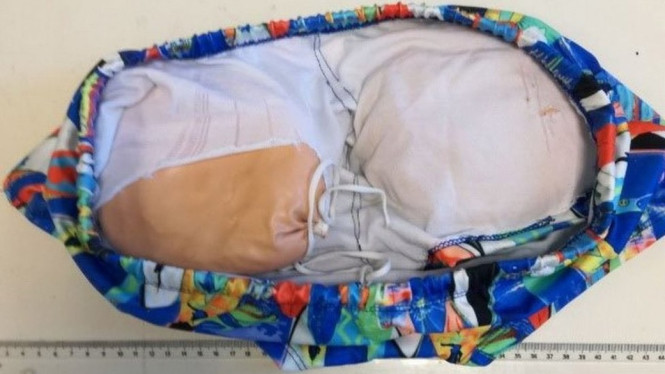 A man carrying 1kg (2.2lb) of cocaine in fake buttocks was arrested in Lisbon in 2018 - PolÃÂcia Judiciária