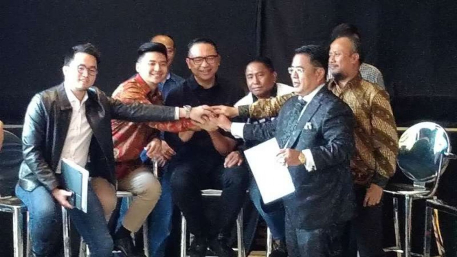 Polemik antara YouTubers Rius Vernandes dan Garuda Indonesia berujung damai.