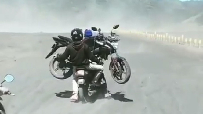 Motor naik motor di Bromo