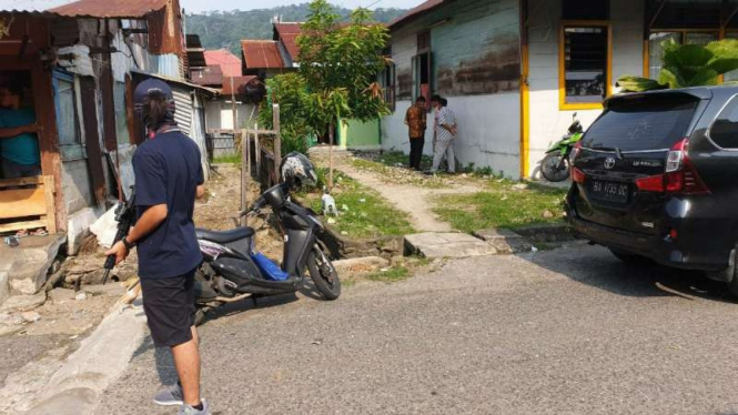 Rumah seorang terduga teroris yang ditangkap oleh Densus 88 Antiteror Polri di Kota Padang, Sumatera Barat, Jumat, 19 Juli 2019.