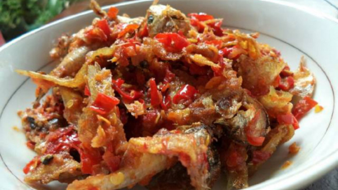 Ikan asin balado.