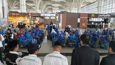 Jemaah haji khusus tiba di Bandara Madinah