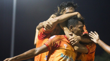 Selebrasi pemain Persiraja usai mencetak gol. 