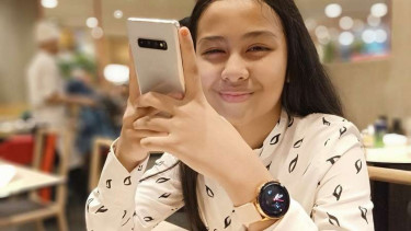 Samsung Galaxy S10 Plus dan Samsung Galaxy Watch Active