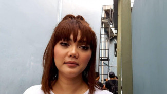Rina Nose Nyerah Menirukan Penyanyi Iyeth Bustami