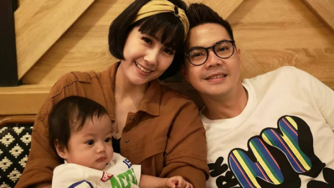 Ardina Rasti dan Suami