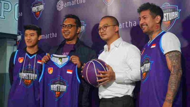 Klub IBL Hangtuah gaet sponsor baru bersama Abraham Wenas dan dan Kelly Purwanto