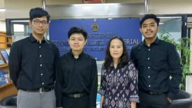 Tiga mahasiswa UI yang kembangkan Geofast bersama Dosen Pembimbing