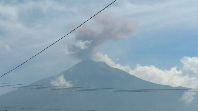 Gunung Kerinci Erupsi