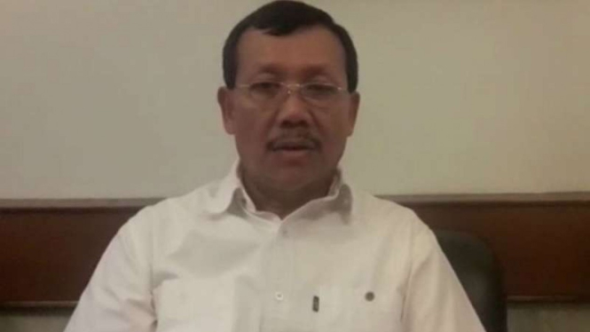Sekda Jabar,  Iwa Karniwa, tersangka kasus dugaan suap proyek Meikarta.