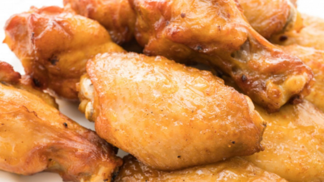 Ayam goreng.