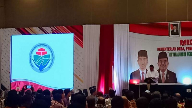  Menteri Desa, Pembangunan Daerah Tertinggal dan Transmigrasi Eko Putro Sanjojo.