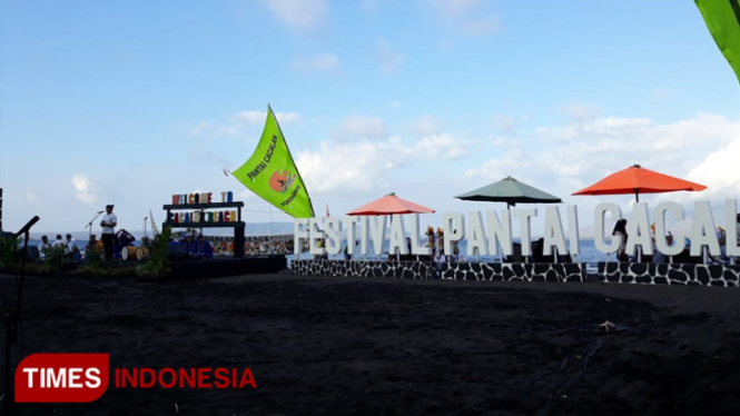 Pemkab Banyuwangi Menggelar Festival Cacalan 2019 di Pantai Cacalan, Banyuwangi (Foto : Roghib Mabrur/Times Indonesia)