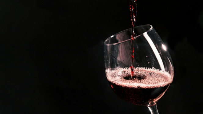 Red wine/anggur merah (amer).