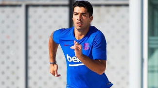 Sama-sama Tinggalkan Barca, Suarez Kirim Pesan Pilu untuk Vidal