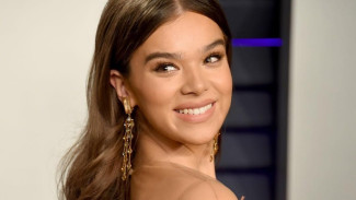 Ke SHVR Ground Festival 2019 Malam Ini? Ada Hailee Steinfeld, Lho!