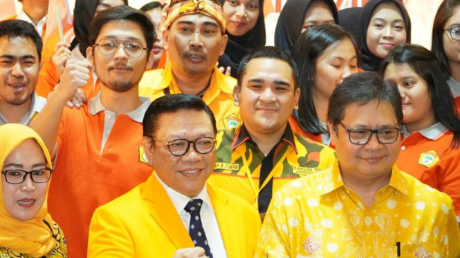 Ketum Golkar Airlangga Hartarto, politisi senior Agung Laksono dan elite Golkar