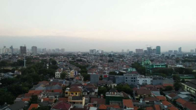 Cuaca cerah berawan pagi hari di Jakarta. (Foto ilustrasi)