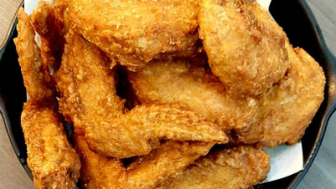 Ilustrasi sayap ayam goreng