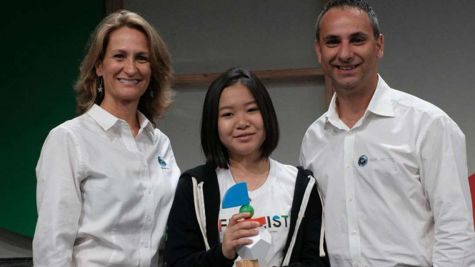 Celestine Wenardy dengan glukometer