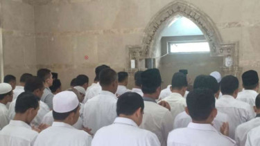 ASN Kemenag Aceh gelar salat gaib untuk KH Maimun Zubair atau Mbah Moen.