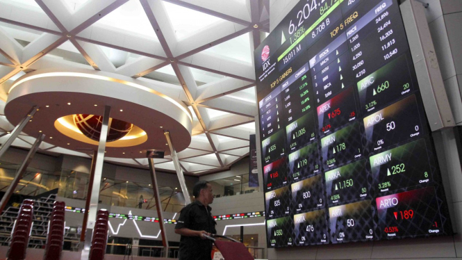 Papan elektronik IHSG di Bursa Efek Indonesia (foto ilustrasi)
