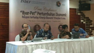Wakil Direktur Indef, Eko Listiyanto (paling kiri)