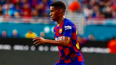 Bek anyar Barcelona, Junior Firpo