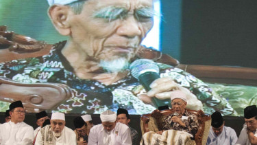 Dok. Kiai Maimoen Zubair atau Mbah Moen saat hadiri acara Haul Gusdur