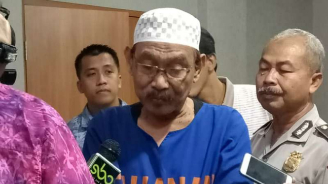 Tersangka penipuan haji berinisial MJ di Markas Kepolisian Daerah Metropolitan Jakarta Raya di Surabaya pada Jumat, 9 Agustus 2019.