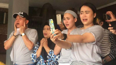 Ayu Ting Ting dan keluarga.