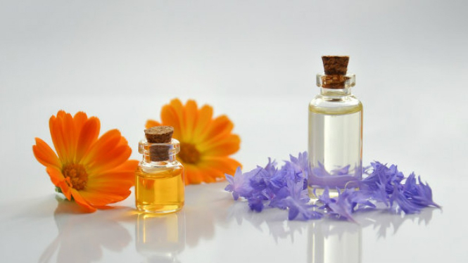 Ilustrasi minyak gosok/essential oils