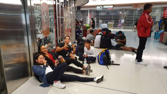 Tim Renang PON DKI terpaksa menginap di Bandara Internasional Hong Kong